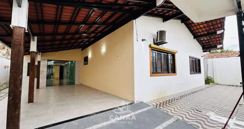 Excelente Casa a Venda no Olho D'Agua em Res. Fechado - 3 Suítes - Próx. a Praia