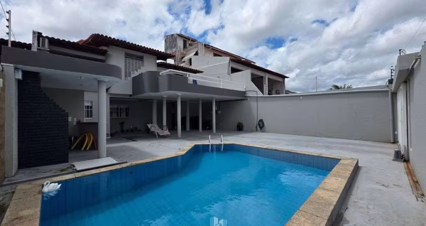 Excelente Casa Duplex a Venda em Alto do Calhau - 3 quartos - Lazer Privativo