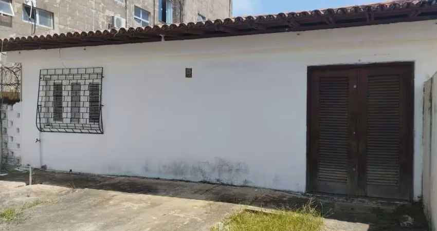 Vende-se espaçosa casa no são francisco - 3 quartos - 562m² - amplo quintal