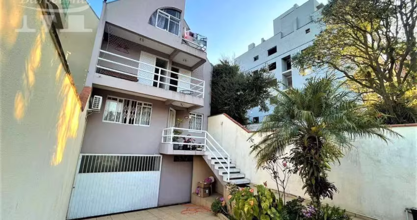 Sobrado com ótimo terreno há metros do palladium ao lado muffato 240 m2 semi mobiliado  estuda permuta por apartamento.
