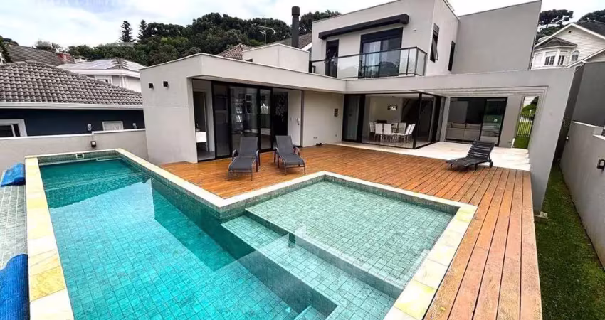 Ao lado parque tingui, casa 100% atualizada. impecável! 4 quartos sendo 4 suítes, semi mobiliada, piscina, suíte térrea. condomínio le parc residence.