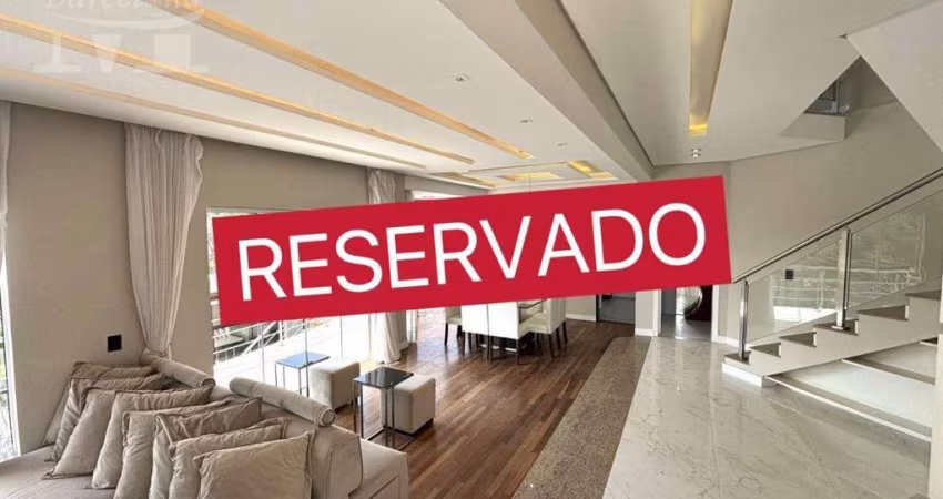 CASA DE ESQUINA, ALTO PADRÃO. SANTA FELICIDADE. COM PISCINA E MOBILIADA. AMPLO SISTEMA DE SEGURANÇA.