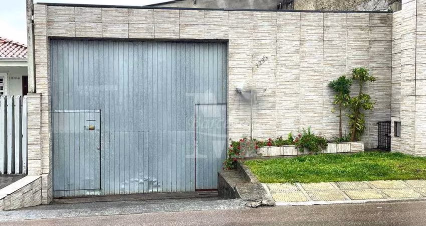 CASA COM TERRENO, NO PINHEIRINHO, 4 QUARTOS, 5 VAGAS.