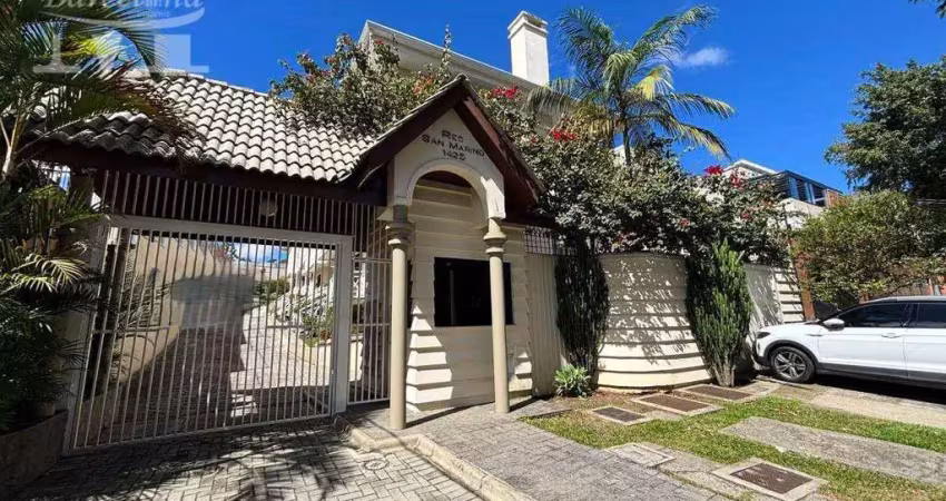 Casa alto padrão - 207 m² em condomínio fechado à venda - bacacheri- 04 dormitórios e 05 banheiros.