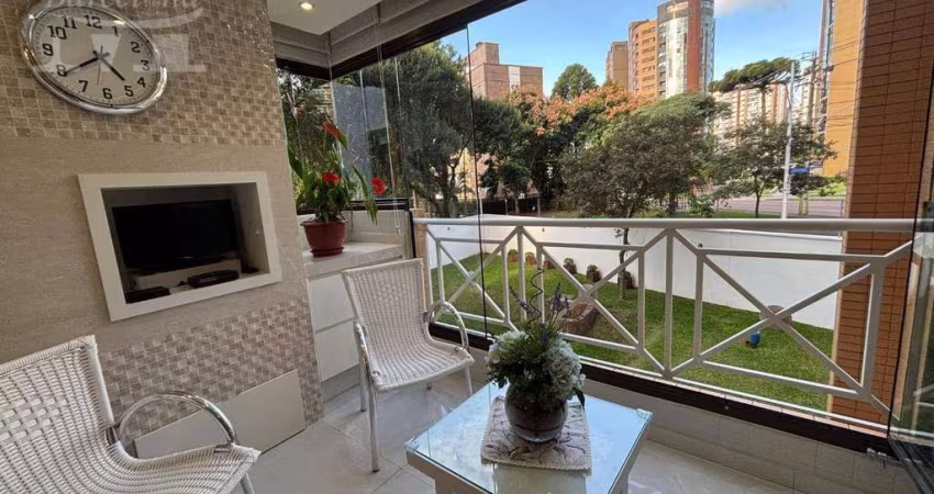 APARTAMENTO. ECOVILLE. ED. GIARDINO. 3 QUARTOS. 2 VAGAS. SACADA COM CHURRASQUEIRA. MOBILIADO.