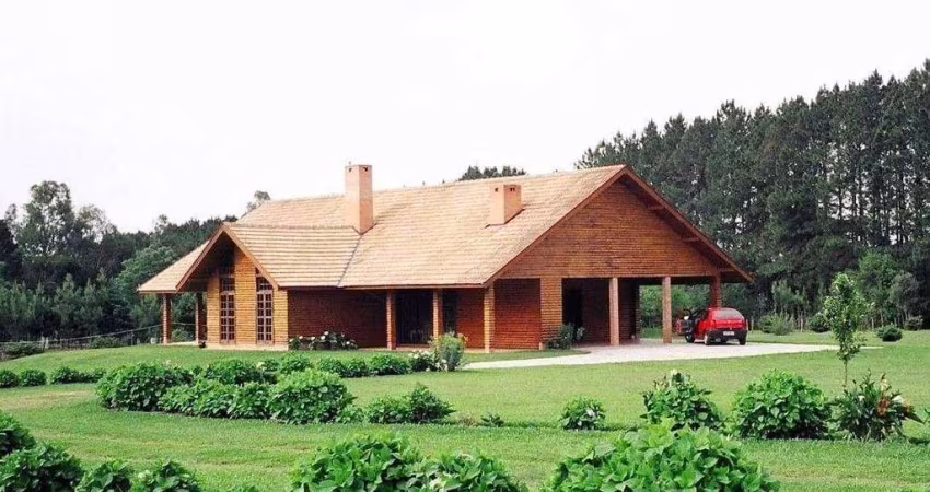 CHÁCARA RARA, COM BELA CASA  ACONCHEGANTE E UM TERRENO PLANO DE MAIS DE 22 MIL M².  ADEGA, LAREIRA, PISCINA.
