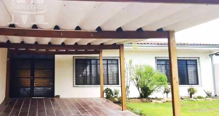 CASA TÉRREA COM BELO TERRENO DE 1.100 M², POMAR E JARDIM.  04 QUARTOS SENDO 2 SUÍTES.  ÓTIMA LOCALIZAÇÃO.