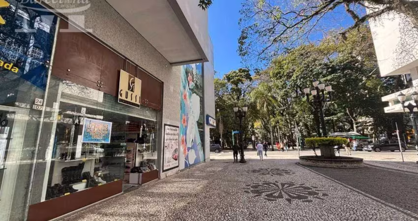 Loja no calçadão da praça osório. centro de curitiba, ao lado da caixa econômica. próxima ao palácio avenida