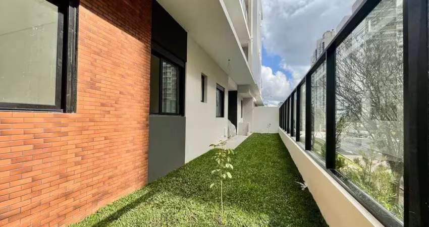 Apartamento garden com 3 suítes, semi novo, 2 vagas, sacada e churrasqueira. bigorrilho, champagnat. permuta imovel ou carro