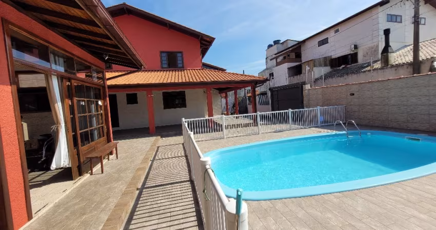 Excelente investimento na praia dos Ingleses - 6 quartos - Aceita financiamento