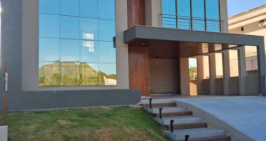 Maravilhosa casa com excelente posição solar!  Area nobre no Rio Vermelho/Florianópolis-SC - Financia
