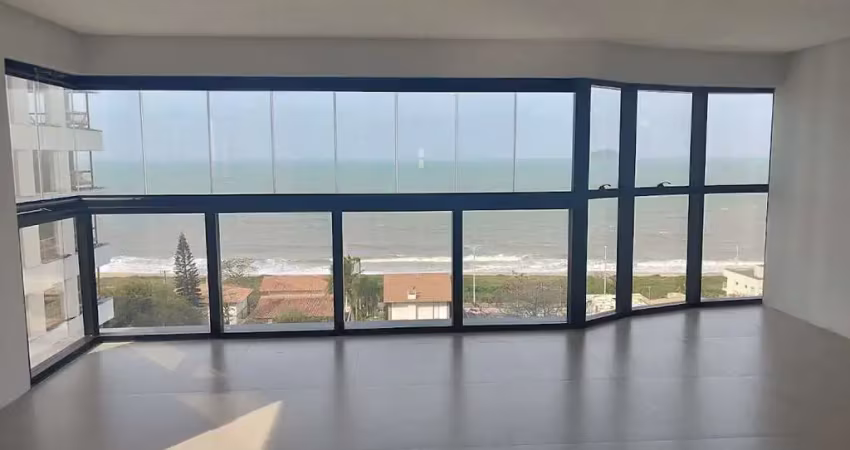 Apartamento alto padrão de 3 suítes em piçarras a poucos metros do mar