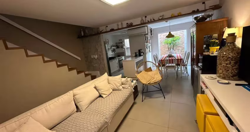 Excelente sobrado gemindado de 3 dormitórios no bairro são joão em itajaí sc