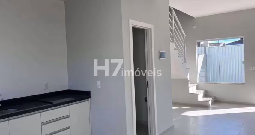 Casa geminada com 2 quartos para locação, fátima - joinville (disponivel à partir de 19/08.)
