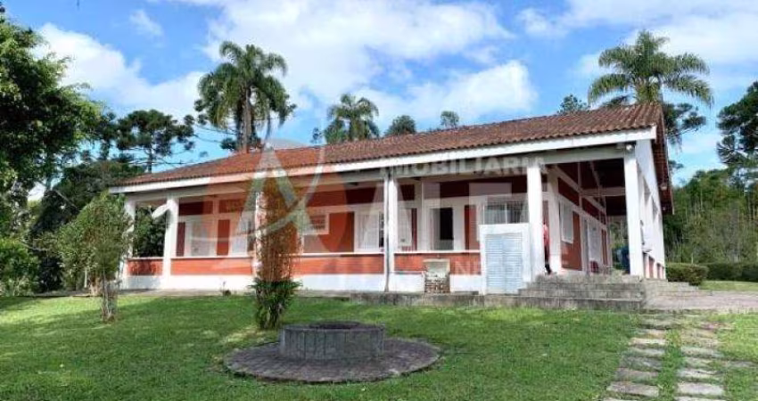Sitio (V) com linda Casa 04 Dormitórios - Embu Guaçu - SP