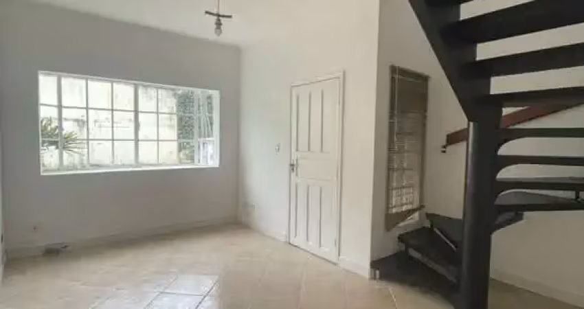 Casa com 2 Dormitórios - Condomínio Residencial Parque das Árvores - Cotia - SP