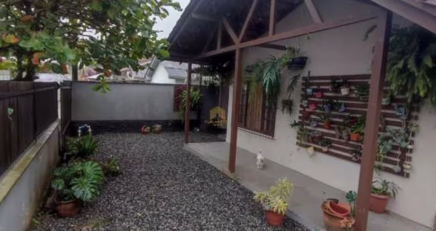 Casa com 3 quartos à venda na Paul Hellmuth Keller, 73, Adhemar Garcia, Joinville