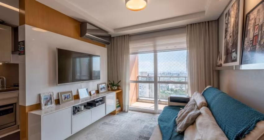 Apartamento dois dormitórios com 2 vagas de garagem à venda no bairro Petrópolis em Porto Alegre em andar alto com linda vista definida para o Guaíba