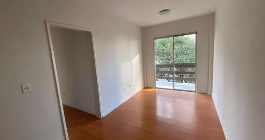 Apartamento 3 dormitórios com 1 vaga de garagem à venda no bairro Passo da Areia em Porto Alegre próximo do Shopping Bourbon Country