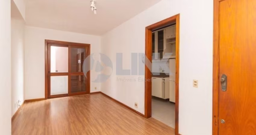 Apartamento 2 dormitórios com 1 vaga de garagem à venda no bairro Menino Deus em Porto Alegre próximo do Nacional