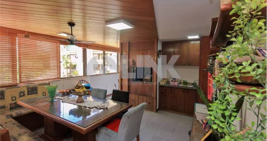 Apartamento 4 dormitórios com 3 vagas de garagem à venda no bairro Auxiliadora em Porto Alegre