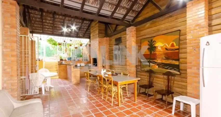 Casa de 4 quartos com 2 vagas à venda no bairro Petrópolis em Porto Alegre