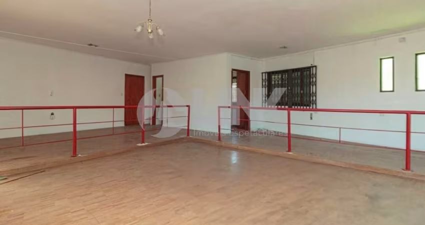 Casa de 3 quartos com 2 vagas à venda no bairro Chácara das Pedras em Porto Alegre