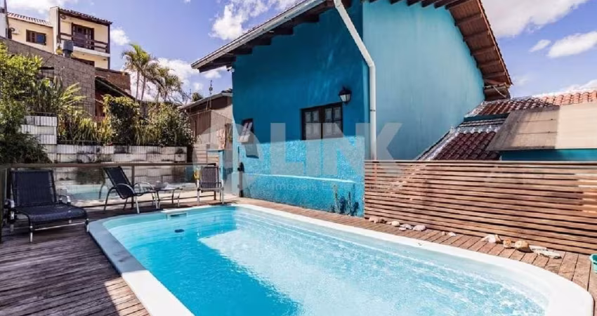 Casa de 4 quartos com 2 vagas à venda no bairro Partenon em Porto Alegre