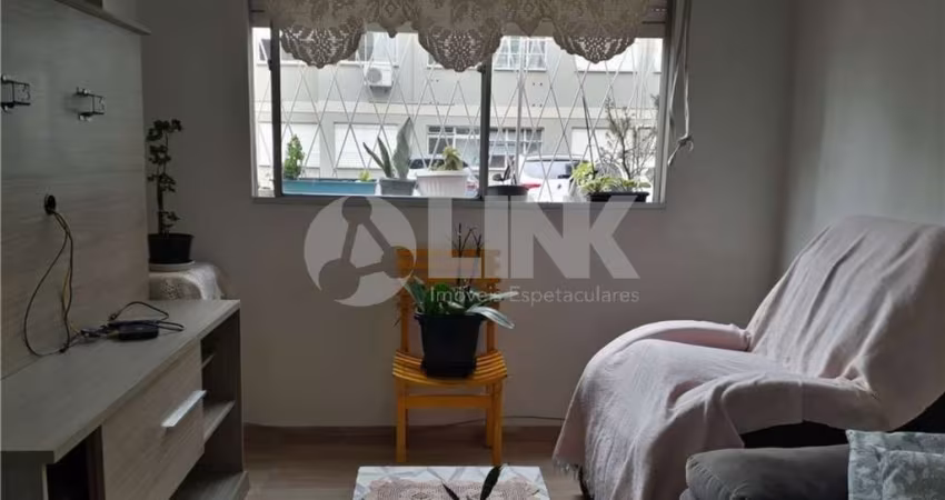 Apartamento térreo de 2 quartos com 1 vaga à venda no bairro Santo Antônio em Porto Alegre