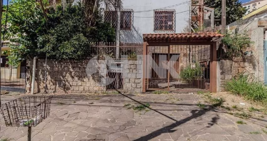 Casa de 6 quartos com 2 vagas à venda no bairro Cristo Redentor em Porto Alegre