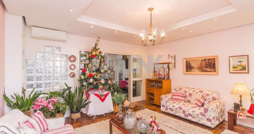 Casa com 3 quartos e 3 garagens à venda no bairro Jardim Europa em Porto Alegre