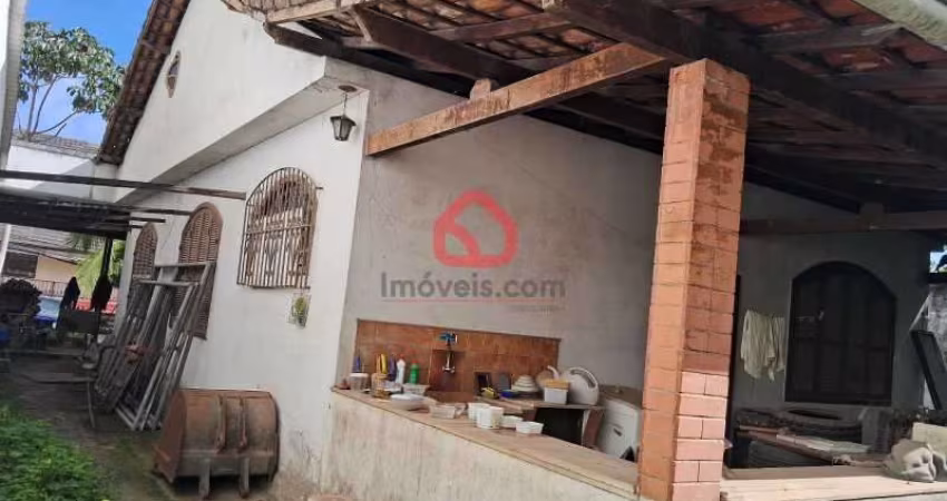 Casa com 2 quartos para alugar na Rua Samuel das Neves, 397, Pechincha, Rio de Janeiro