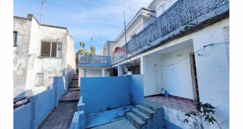 Imóvel comercial na Av Nhamundá no centro com 471,81m² de área construída
