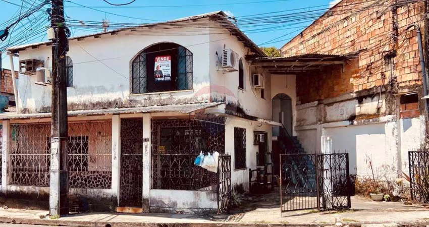 Invista em Ampla Casa Elegante em Manaus!