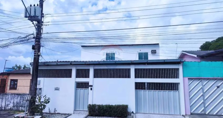 Aluga casa duplex com 4 quartos espaçosos, sendo duas ótimas suítes e 3 vagas de garagem cobertas, novo aleixo.