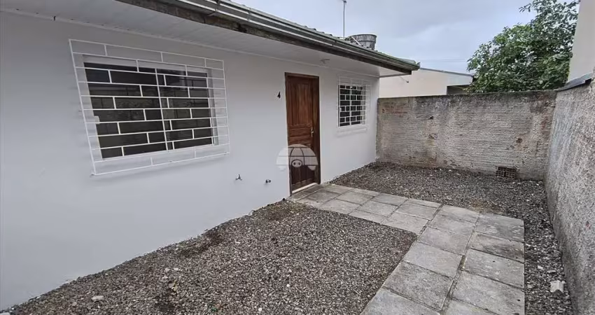 Casa com 2 quartos para alugar na Rua Campo Mourão, 1243, Guaraituba, Colombo