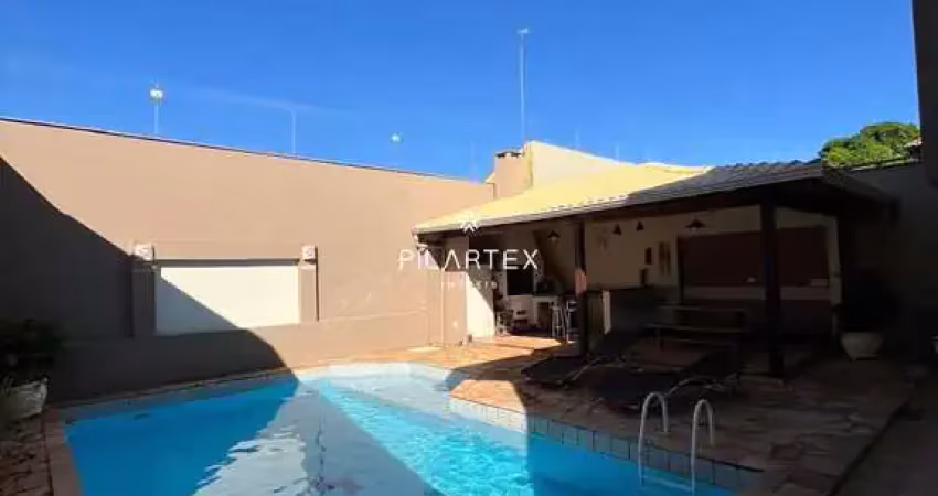 Casa assobradada com 4 dormitórios, suíte, piscina e área gourmet