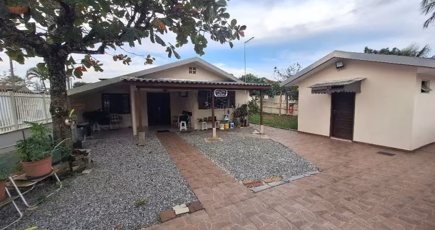 2 casas de praia  em pontal, em um amplo terreno com quintal