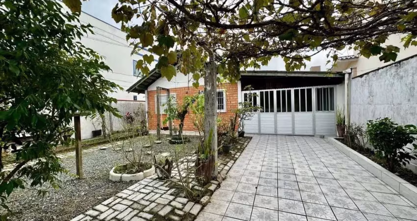 Casa com 3 quartos à venda na Rua Maria de Lourdes Couto Cabral, 48, Gravata, Navegantes
