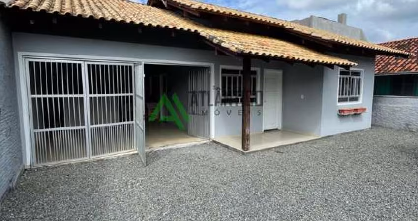 Casa com 02 Dormitórios,  01 Suíte,  02 Vagas,  em Gravatá por R$ 656.000.  Imóvel Residencial em Navegantes/SC.
