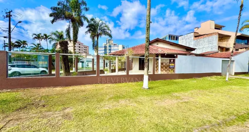 Casa com 3 quartos para alugar na Avenida Floriano Peixoto, 532, Brejatuba, Guaratuba