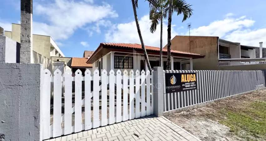 Casa com 3 quartos para alugar na Rua Doutor Caetano Munhóz Da Rocha, Brejatuba, Guaratuba