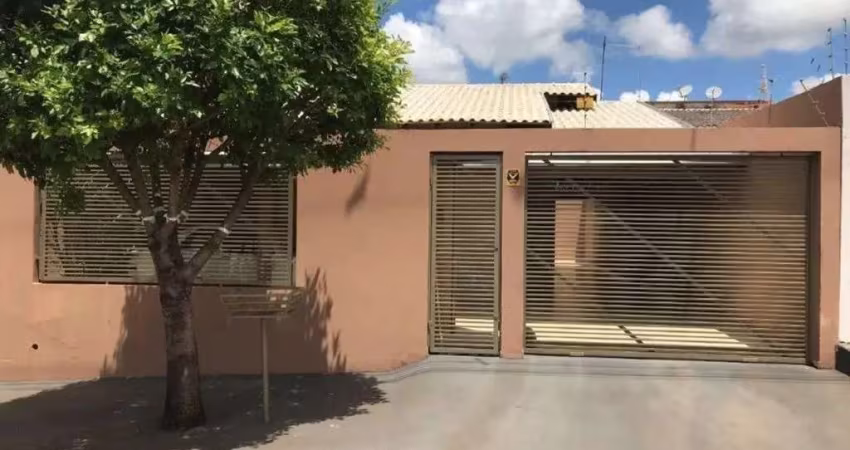 Casa á venda no Bairro Itapoá, com 2 dormitórios e 110m² úteis - R$410.000,00