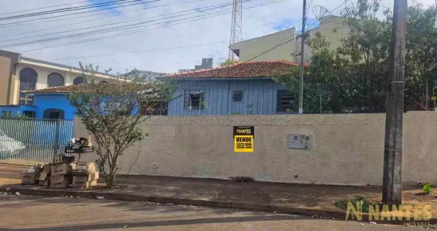 Casa de esquina a venda, com 322 metros, a poucos metros do zerão, londrina/pr.
