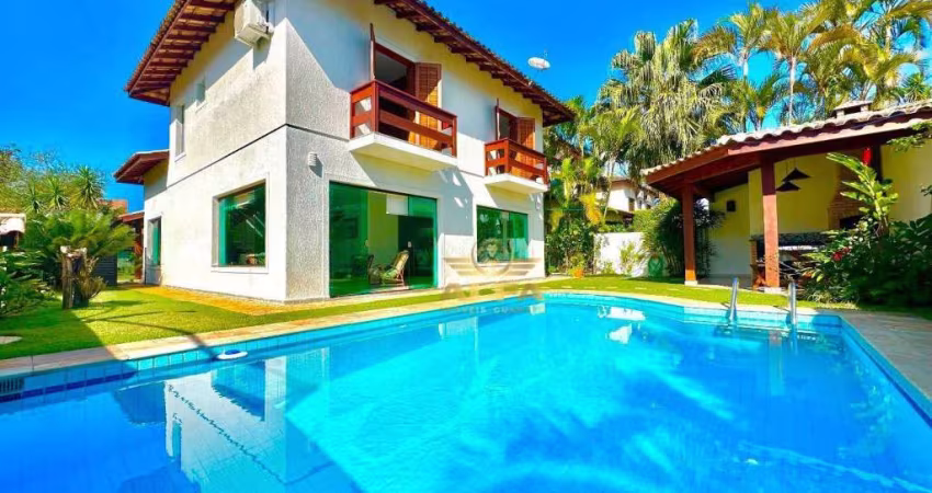 ALTO PADRÃO - Casa à venda com 3 suítes - Piscina e churrasqueira - 2 vagas - Pernambuco II - Guarujá/SP