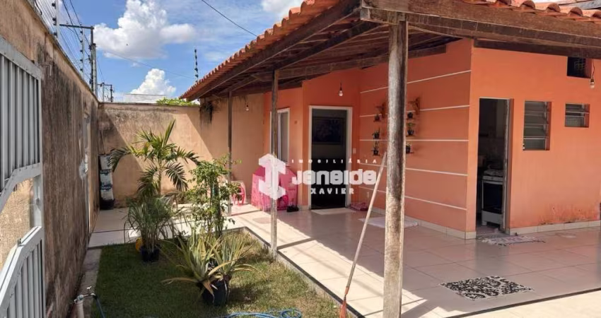 CASA DE RUA COM  EXCELENTE TERRENO
