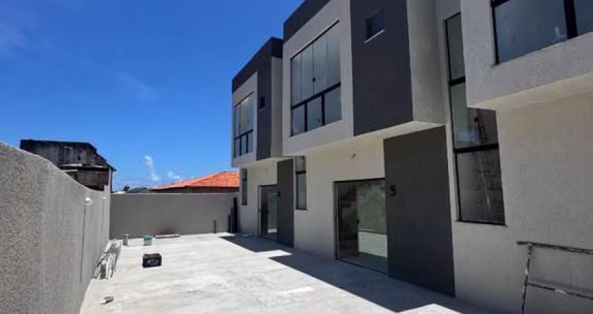 Casa com 3/4 em Ipitanga.