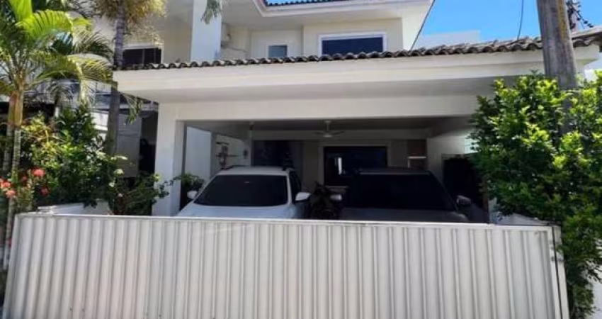 Casa de condomínio á venda com 4/4, sendo 1 suíte no Residencial Safira.
