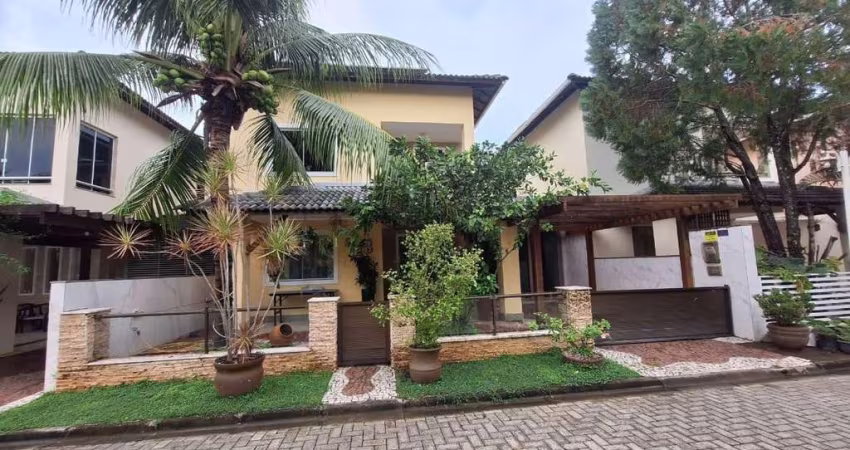 Casa duplex mobiliada em Buraquinho (Foz do Joanes)