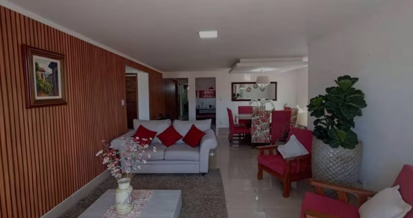 Casa Para Alugar com 3/4, sendo 2 suítes no Centro